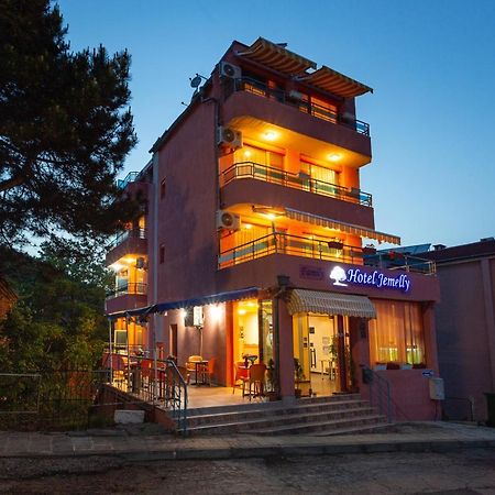 Family Hotel Jemelly Obzor Exterior photo