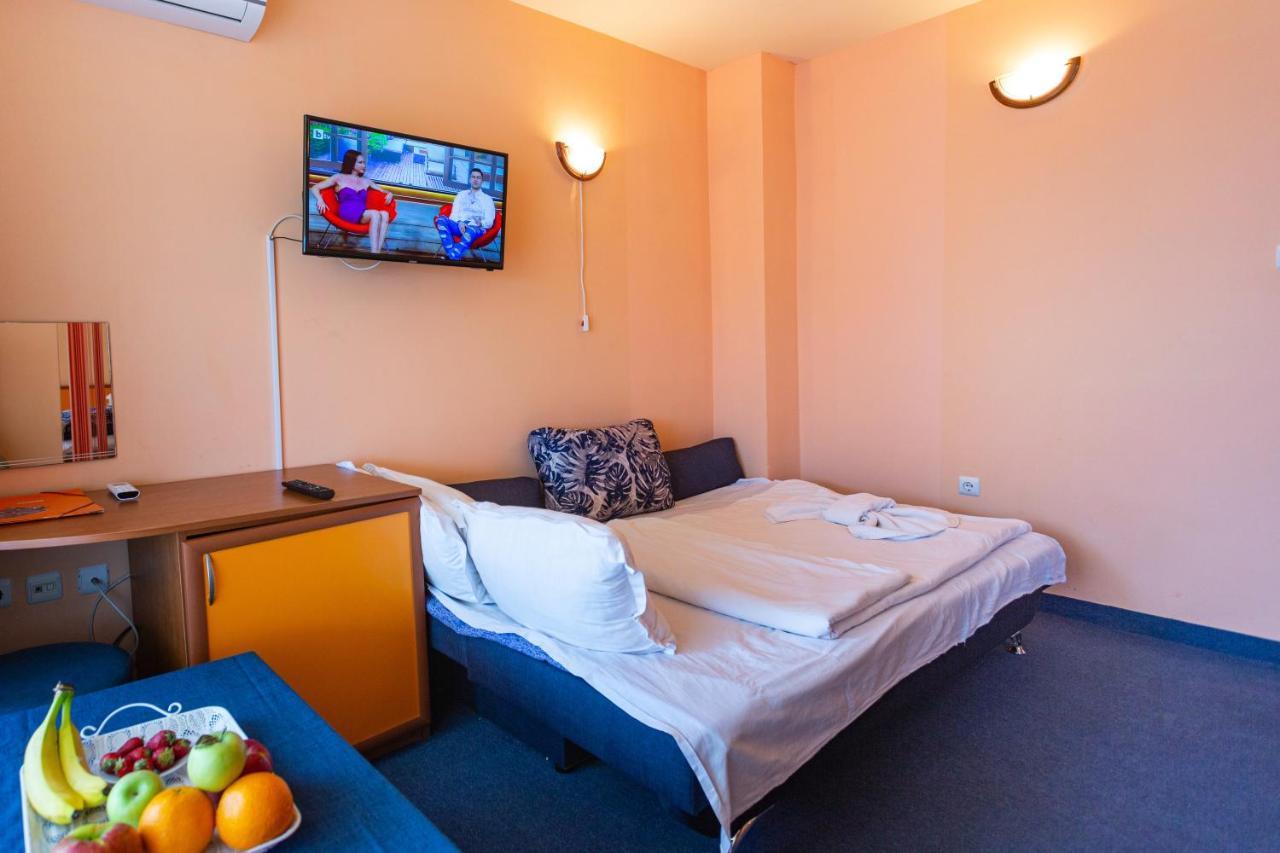 Family Hotel Jemelly Obzor Exterior photo