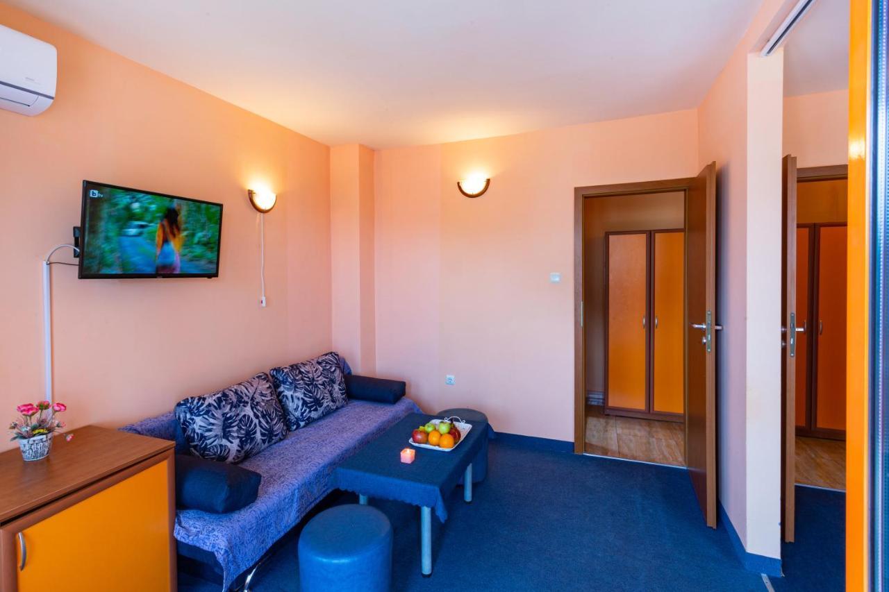Family Hotel Jemelly Obzor Exterior photo