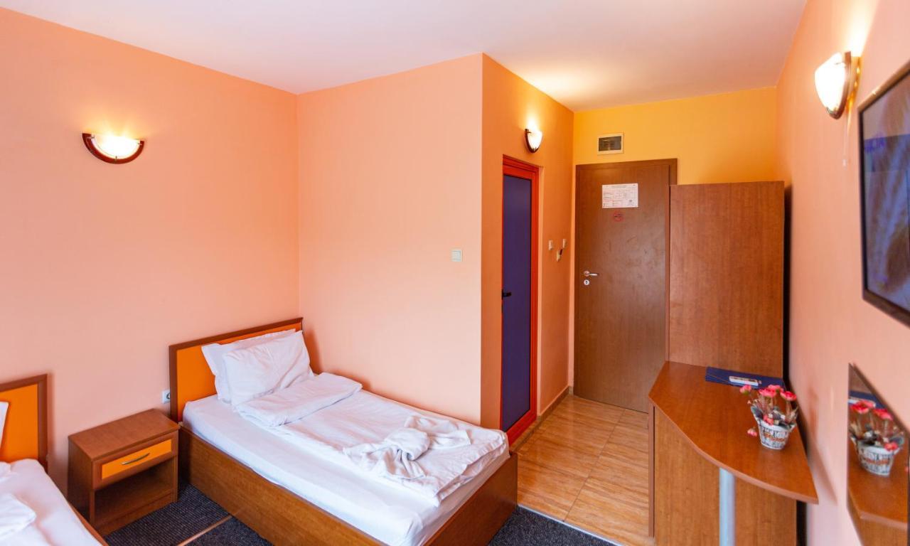 Family Hotel Jemelly Obzor Exterior photo