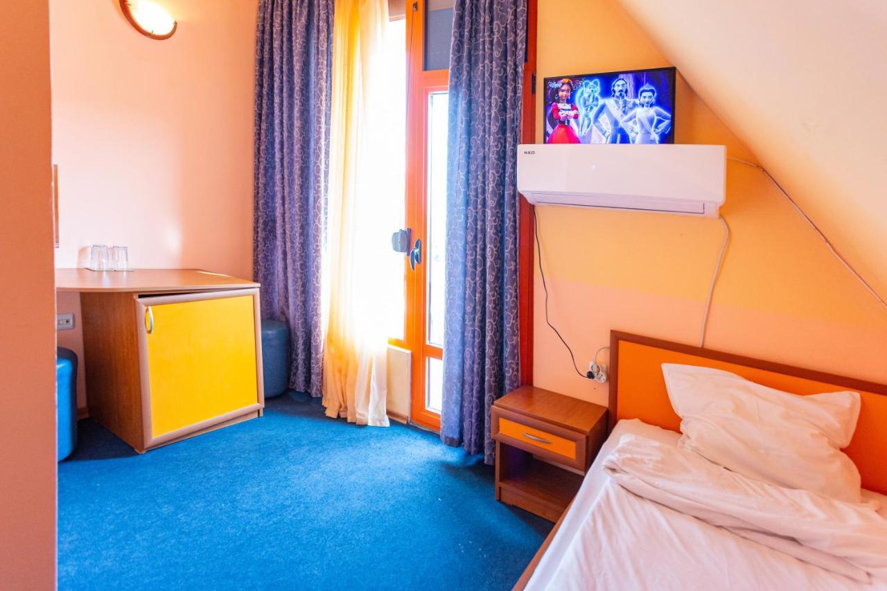 Family Hotel Jemelly Obzor Exterior photo