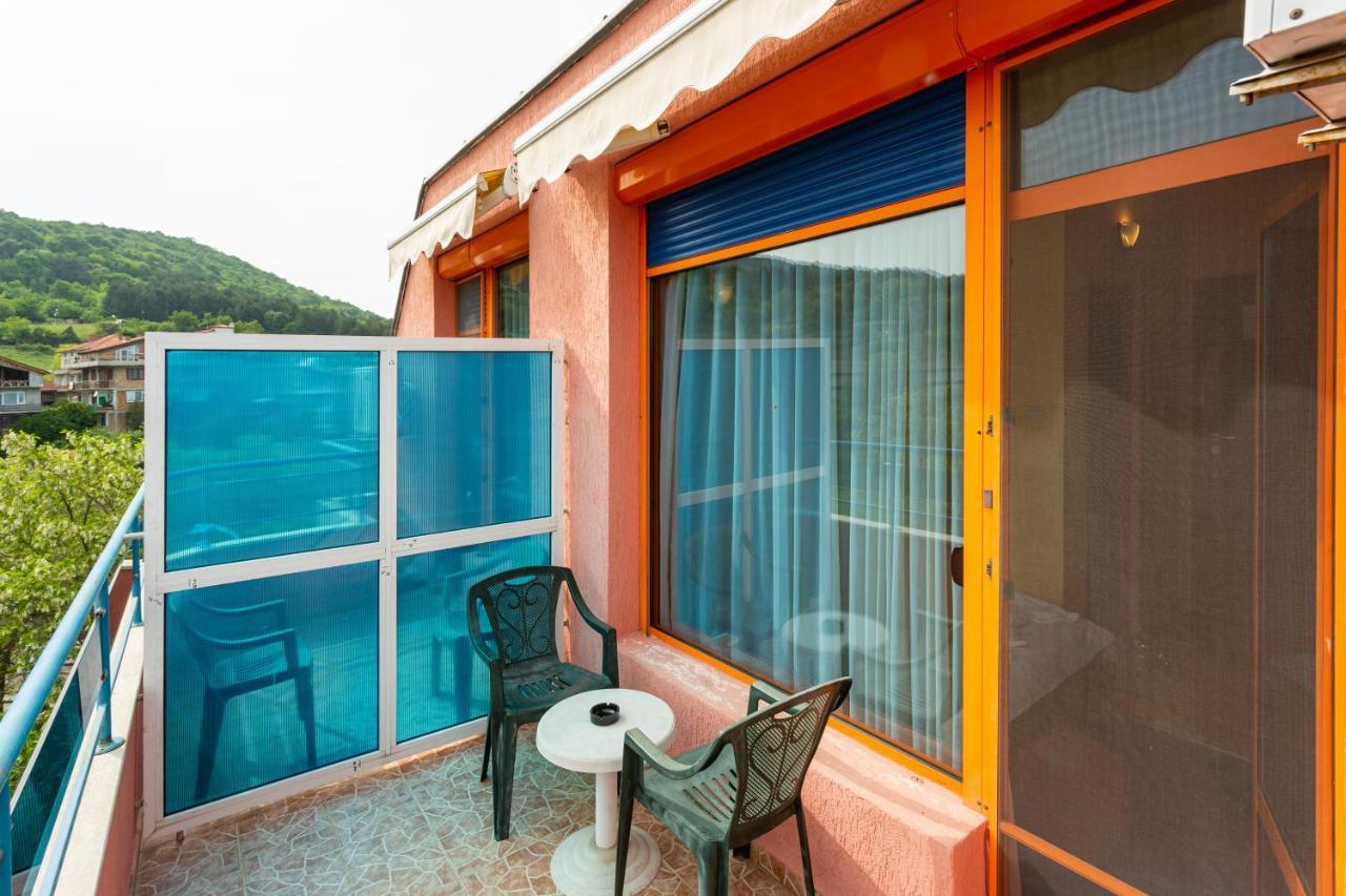 Family Hotel Jemelly Obzor Exterior photo